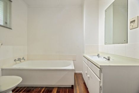 Photo of property in 20 Ingle Avenue, Waipahihi, Taupo, 3330