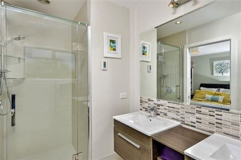 Photo of property in 33 Montclair Rise, Browns Bay, Auckland, 0630