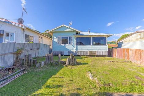 Photo of property in 30 Karaka Street, Castlecliff, Whanganui, 4501