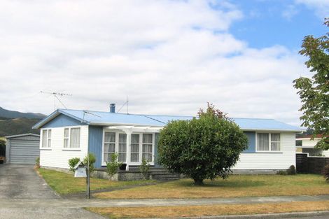 Photo of property in 16 Kentucky Street, Totara Park, Upper Hutt, 5018