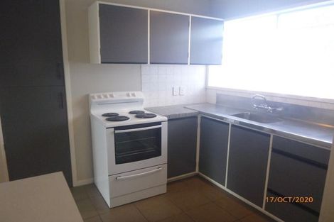 Photo of property in 2/1b Divich Avenue, Te Atatu South, Auckland, 0610