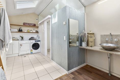 Photo of property in 77 Holloway Road, Aro Valley, Wellington, 6021