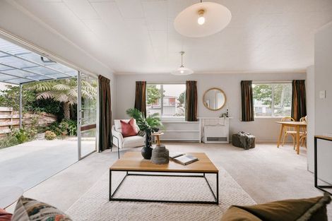 Photo of property in 53 Wikiriwhi Crescent, Awapuni, Palmerston North, 4412