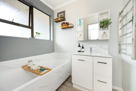 Photo of property in 83 Shamrock Street, Takaro, Palmerston North, 4412