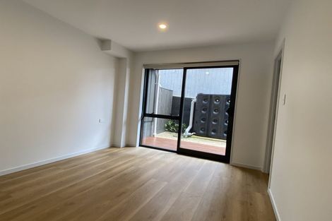 Photo of property in 32c Potter Avenue, Northcote, Auckland, 0627