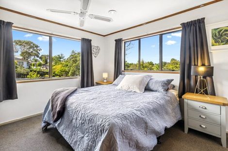 Photo of property in 17 Jenanne Place, Totara Vale, Auckland, 0629