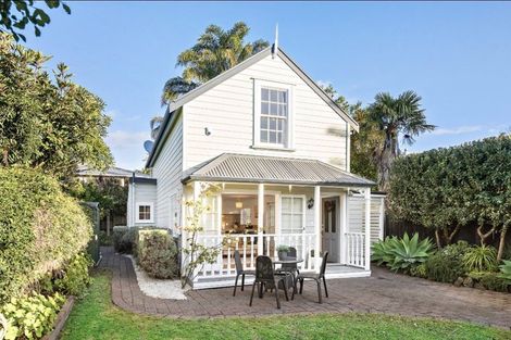 Photo of property in 49 Roslyn Terrace, Stanley Point, Auckland, 0624