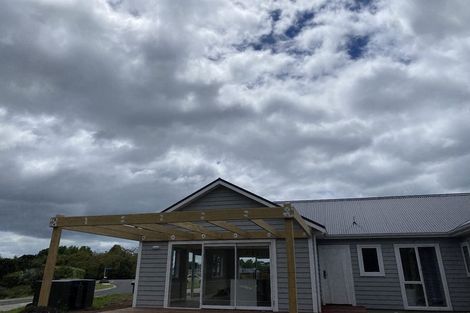 Photo of property in 2 Grove Lane, Omokoroa, 3114