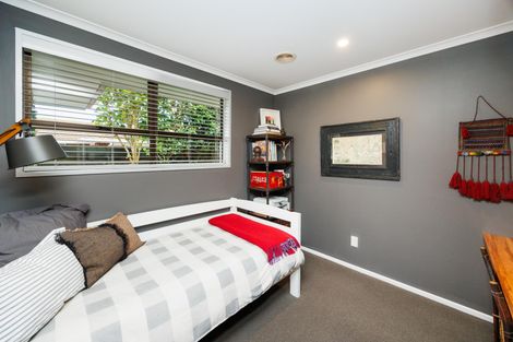 Photo of property in 8 Earl Place, Hokowhitu, Palmerston North, 4410