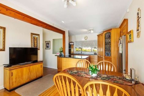 Photo of property in 1/81 Awaroa Road, Sunnyvale, Auckland, 0612