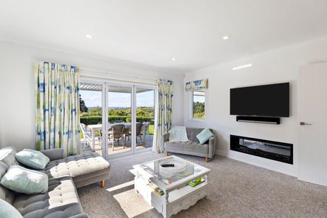 Photo of property in 51 Coutts Way, Fitzherbert, Palmerston North, 4410