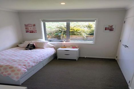 Photo of property in 92 Sunstone Crescent, Timberlea, Upper Hutt, 5018