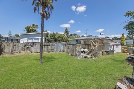 Photo of property in 13 Pipitea Place, Massey, Auckland, 0614