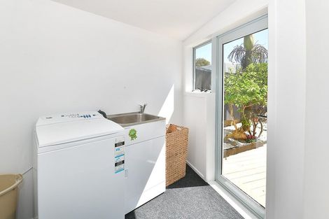 Photo of property in 2/9 Sunset Road, Totara Vale, Auckland, 0632