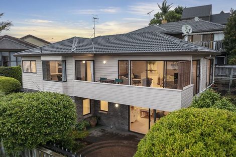 Photo of property in 2/28 Mark Edward Drive, Half Moon Bay, Auckland, 2012
