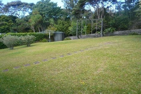 Photo of property in 22 Staincross Street, Green Bay, Auckland, 0604