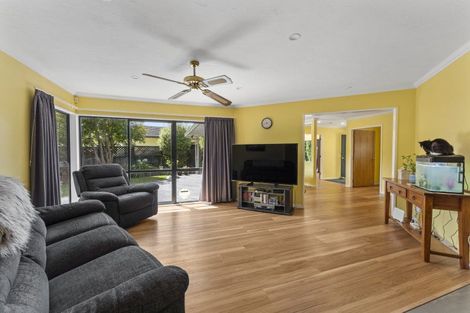 Photo of property in 33 Memphis Grove, Totara Park, Upper Hutt, 5018