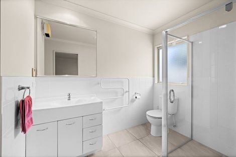 Photo of property in 2 Arthur Close, Clive, 4102