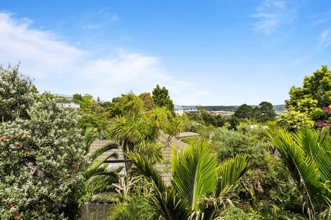 Photo of property in 27 Lorikeet Place, Unsworth Heights, Auckland, 0632