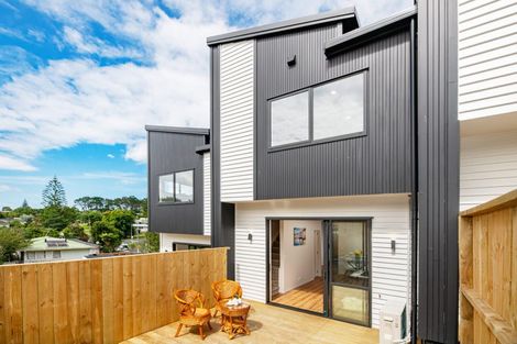 Photo of property in 23b Crystal Avenue, Glendene, Auckland, 0602