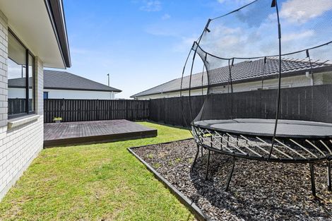 Photo of property in 4 Kriletich Drive, Kumeu, 0810