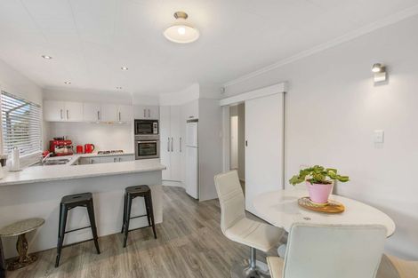 Photo of property in 6 Ajax Place, Highbury, Palmerston North, 4412