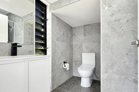 Photo of property in 2 Peterhouse Place, West Harbour, Auckland, 0618