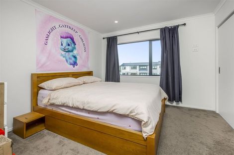 Photo of property in 28a Biplane Street, Takanini, 2112