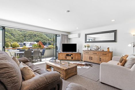 Photo of property in 10/45 Beach Road, Waikawa, Picton, 7220