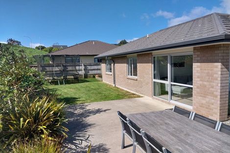 Photo of property in 92 Sunstone Crescent, Timberlea, Upper Hutt, 5018