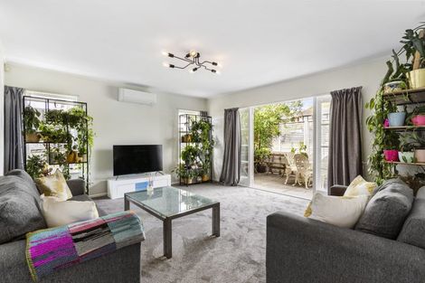 Photo of property in 71 Barrys Road, Glendene, Auckland, 0602