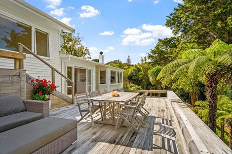 Photo of property in 16 Grand View Road, Leigh, 0985