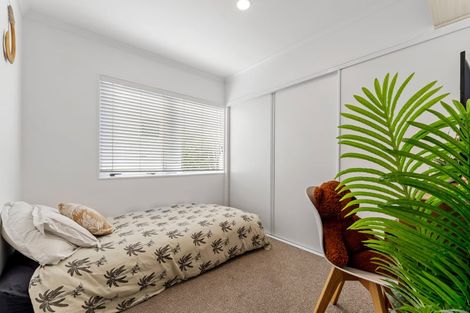Photo of property in 2/4 Kenneth Hopper Place, Manly, Whangaparaoa, 0930