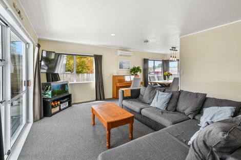 Photo of property in 6 Lorelei Place, Opaheke, Papakura, 2113