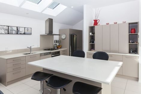 Photo of property in 106 Cannon Hill Crescent, Mount Pleasant, Christchurch, 8081