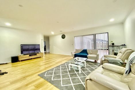 Photo of property in 6 Black Beech Crescent, Takanini, 2110