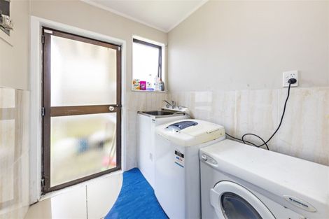 Photo of property in 2/11 Etherton Drive, Weymouth, Auckland, 2103