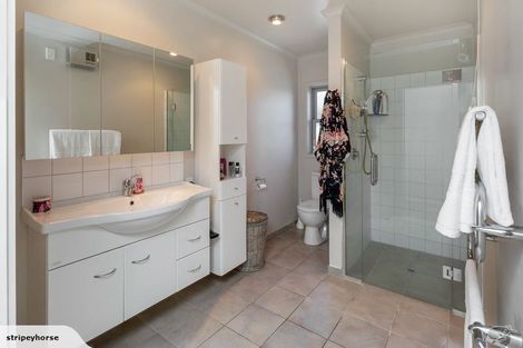 Photo of property in 12 Hoihere Drive, One Tree Point, 0118