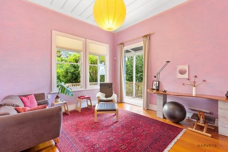 Photo of property in 49 West Lynn Road, Titirangi, Auckland, 0604