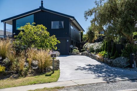 Photo of property in 18 Poplar Drive, Kelvin Heights, Queenstown, 9300
