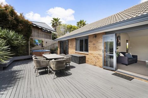 Photo of property in 14 Coralsea Way, Arkles Bay, Whangaparaoa, 0932