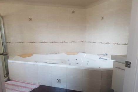 Photo of property in 2 Senator Drive, Manurewa, Auckland, 2105