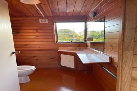 Photo of property in 2 Twin Wharf Road, Herald Island, Auckland, 0618