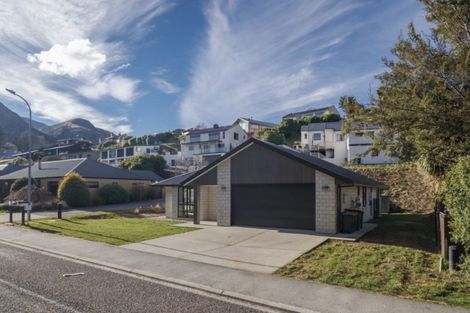 Photo of property in 23 Mcdonnell Road, Arrowtown, 9302