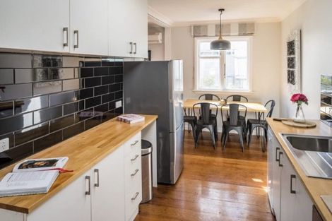 Photo of property in 206 Miromiro Road, Normandale, Lower Hutt, 5010