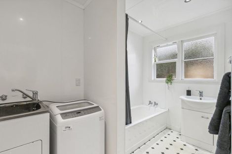 Photo of property in 5 Harland Street, Brooklyn, Wellington, 6021