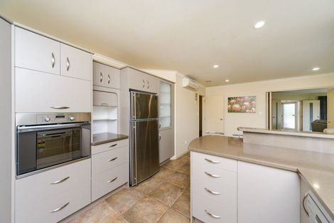Photo of property in 1 Silkwood Place, Fitzherbert, Palmerston North, 4410