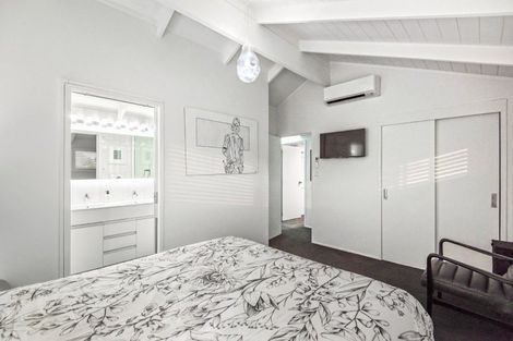 Photo of property in 3 Sandiacre Way, Browns Bay, Auckland, 0630