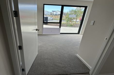 Photo of property in 16 Pohewa Road, Silverdale, 0932