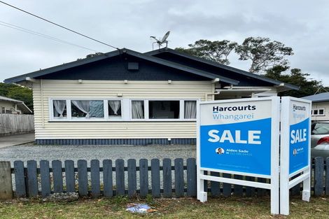 Photo of property in 10 Kamo Road, Regent, Whangarei, 0112